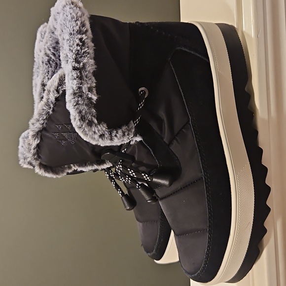 Cougar Vibe Black and Gray Winter Boots